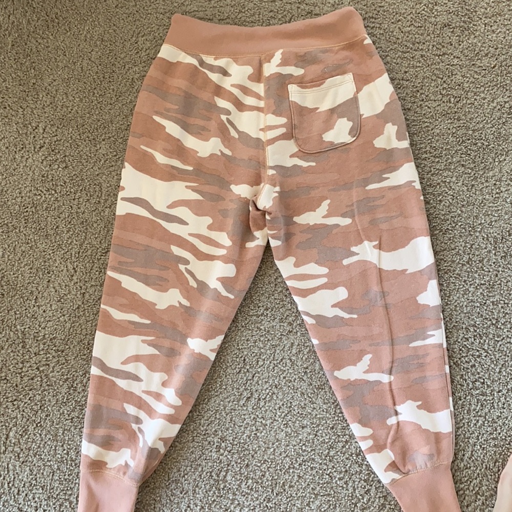 Cute sweats - Picture 2 of 2